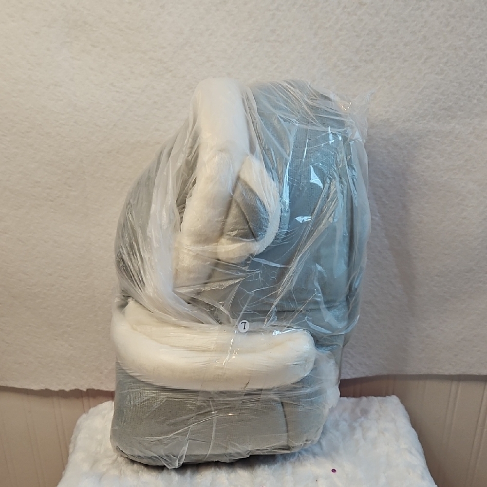 Brand New Gray and White Kitten Cat bed with Hanging Pom Pom Ball for Play